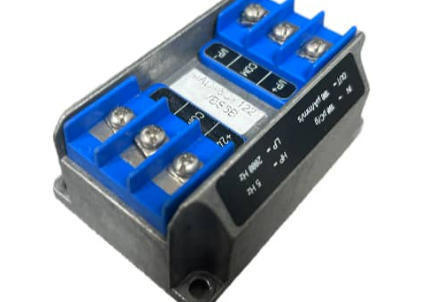 IPC704 244-704-000-042 A1-B03-C100-D100-E5-F2000-G0-H0-I0 লেয়ার হাউজিং কম্পন গতি পরিমাপ জন্য Piezoelectric চার্জ সংকেত কন্ডিশনার